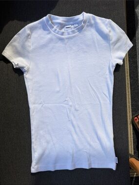 Like new TNA white ribbed tee